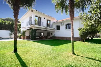 Villa en Los Monteros - M114988