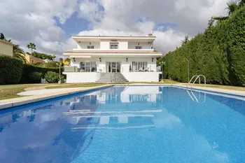 Villa en Nagüeles - M221312