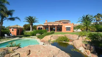 Villa in La Duquesa - M114631