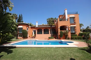 Villa in Bahía de Marbella - M118251