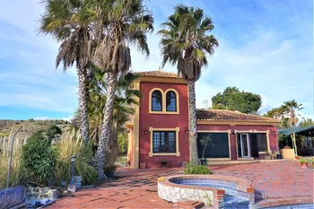 Villa in Benamocarra - M136153