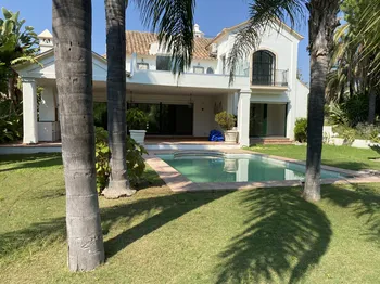 Villa in Guadalmina Baja - M152134
