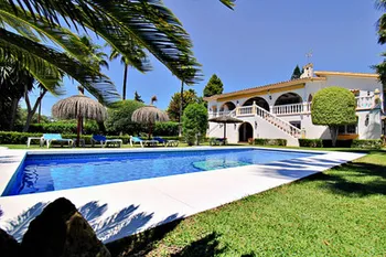 Villa in San Pedro de Alcántara - M165026