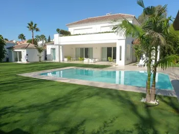 Villa in Guadalmina Baja - M168053