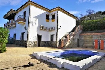 Villa en Sayalonga - M190398