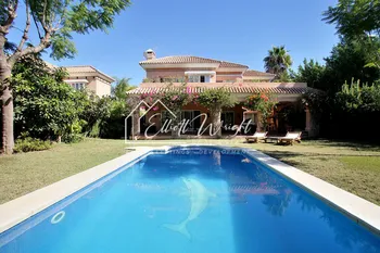 Villa in Nueva Andalucía - M196175