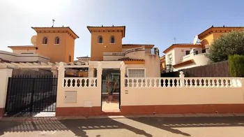 Villa in Los Altos - M210170