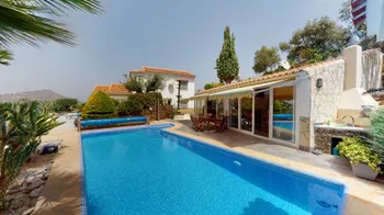 Villa in Sayalonga - M225617