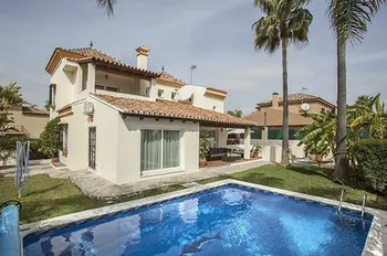 Villa in Nueva Andalucía - M229453