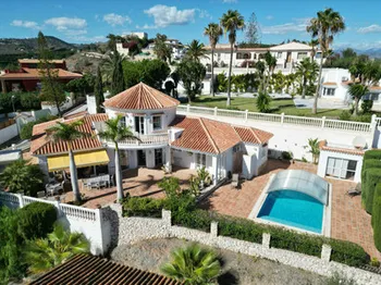 Villa in Almayate - M234838