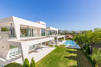 Villa in Nueva Andalucía - M238730