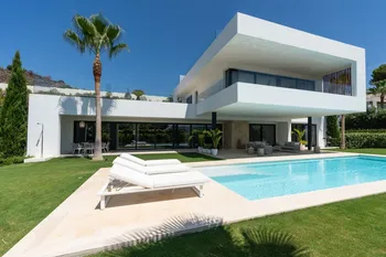 Villa en Nueva Andalucía - M242140