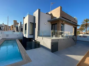 Villa en Torrevieja - M260325