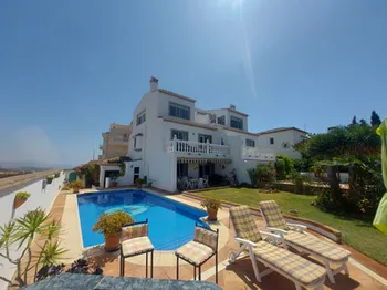 Villa en La Duquesa - M266477