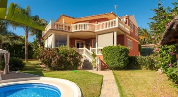 Villa in Playamar - M269940