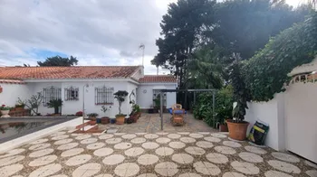 Villa in San Luis de Sabinillas - M290795