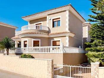 Villa en Torrevieja - M294415