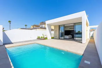 Villa in Torrevieja - M294564