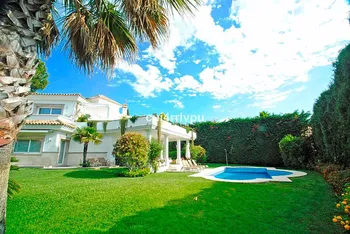 Villa in Bahía de Marbella - M067752