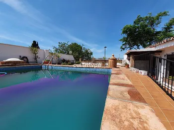 Villa in Nueva Andalucía - M068201