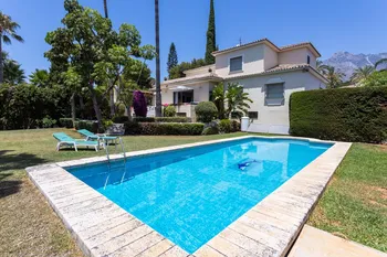 Villa in Marbella - M082160