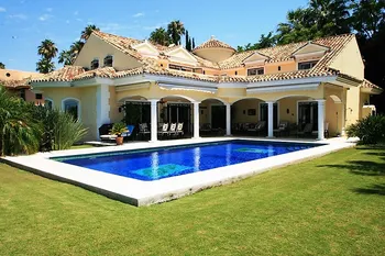 Villa in Nueva Andalucía - M093893