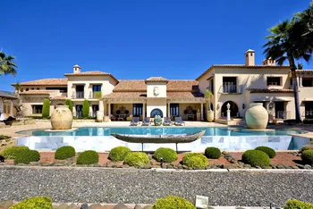 Villa in Los Monteros - M095121