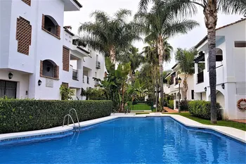 Apartment in San Pedro de Alcántara - M096278